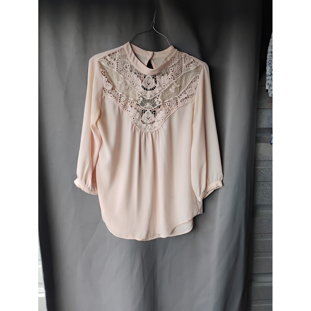 A. Byer Peach Mock Neck Crochet Lace Yoke Blouse 3/4 Sleeve Keyhole Back Small